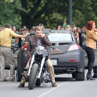 Mark Ruffalo, Chris Evans, Scarlett Johansson, Jeremy Renner in Actors on The Set of The Avengers Shooting on Location in Manhattan