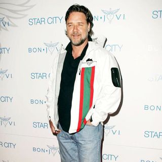Russell Crowe in Bon Jovi Celebrity Only Concert - Arrivals