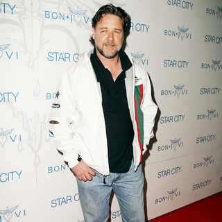 Russell Crowe in Bon Jovi Celebrity Only Concert - Arrivals