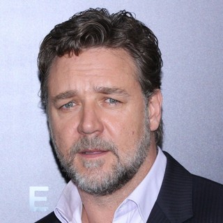 Russell Crowe in World Premiere of Man of Steel - Arrivals - russell-crowe-premiere-man-of-steel-02