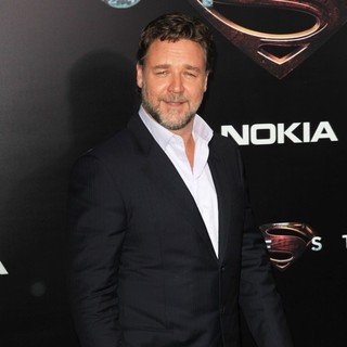 Russell Crowe in World Premiere of Man of Steel - Arrivals - russell-crowe-premiere-man-of-steel-03