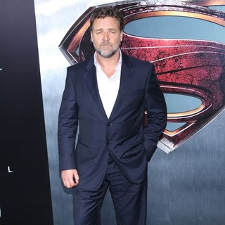 Russell Crowe in World Premiere of Man of Steel - Arrivals - russell-crowe-premiere-man-of-steel-04