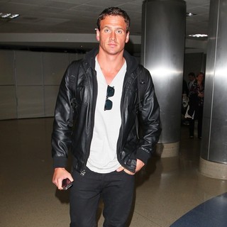 Ryan Lochte Arrives at Los Angeles International Airport - ryan-lochte-arrives-at-los-angeles-international-airport-02
