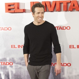Ryan Reynolds in The Photocall of Film Safe House