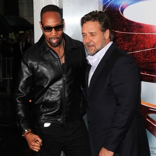 Russell Crowe in World Premiere of Man of Steel - Arrivals - rza-crowe-premiere-man-of-steel-01