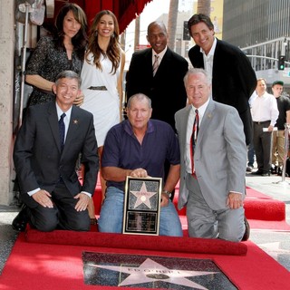Katey Sagal, Leron Gubler, Sofia Vergara, Ed O'Neill, Marty Shelton, Tom LaBonge, Steven Levitan in Ed O'Neill Is Honoured with A Star on The Hollywood Walk of Fame