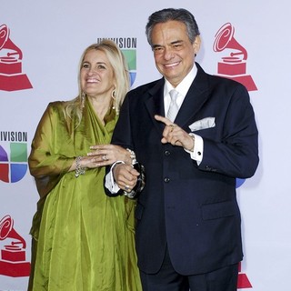 Sara Salazar, Jose Jose in The 12th Annual Latin GRAMMY Awards - Arrivals