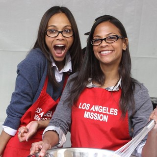 Zoe Saldana, Cicely Saldana in 75th Anniversary of The Los Angeles Mission Serving Thanksgiving Dinner to The Homeless