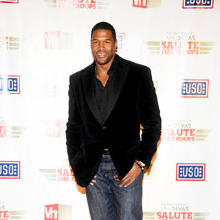 Michael Strahan in VH1 Divas Salute The Troops Presented by The USO - Press Room