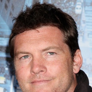 Sam Worthington in Premiere of Man on a Ledge - sam-worthington-premiere-man-on-a-ledge-01