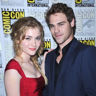 Skyler Samuels, Grey Damon in 2011 Comic Con Convention - Day 2 - The Nine Lives of Chloe King - Press Conference