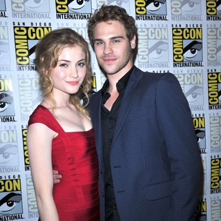 Skyler Samuels, Grey Damon in 2011 Comic Con Convention - Day 2 - The Nine Lives of Chloe King - Press Conference
