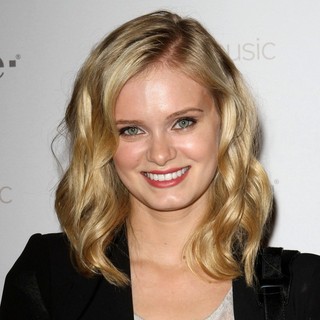 Sara Paxton in Celebrity Magenta Carpet Arrivals at The Launch Party for Google Music Available on T-Mobile