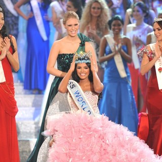 Ivian Sarcos, Alexandria Mills in Miss World 2011