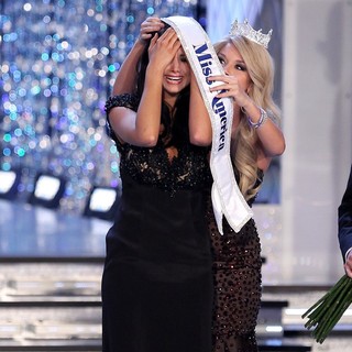 Laura Kaeppeler, Teresa Scanlan in 2012 Miss America Pageant Final