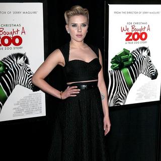 Scarlett Johansson in New York Premiere of We Bought a Zoo - Arrivals