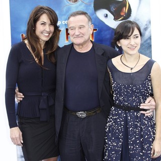 Susan Schneider, Robin Williams, Zelda Williams in World Premiere of Happy Feet Two