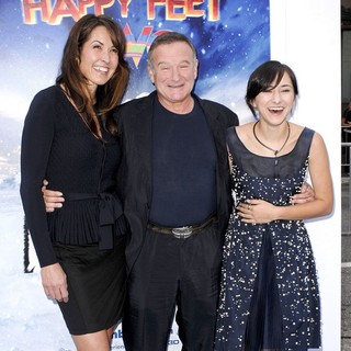 Susan Schneider, Robin Williams, Zelda Williams in World Premiere of Happy Feet Two