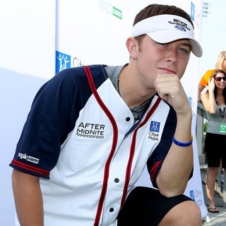 Scotty McCreery in The 22nd Annual City of Hope Celebrity Softball Challenge