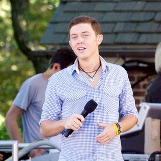 Scotty McCreery in American Idol Season 10 Cast Performs on ABC's Good Morning America as Part of Their Summer Concert