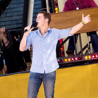 Scotty McCreery in American Idol Season 10 Cast Performs on ABC's Good Morning America as Part of Their Summer Concert