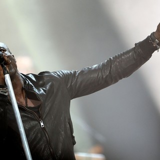 Seal in Seal Performing
