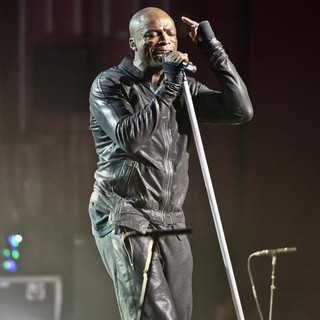 Seal Performing Live - seal-performing-live-01