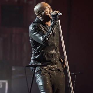 Seal in Seal Performing Live