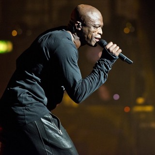 Seal in Seal Performing Live