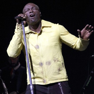 Seal in Seal Performs Live
