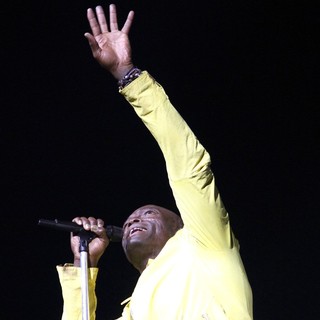 Seal in Seal Performs Live