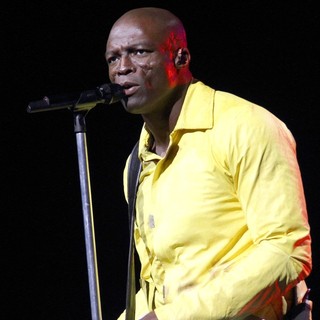 Seal in Seal Performs Live