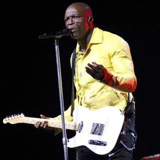 Seal in Seal Performs Live