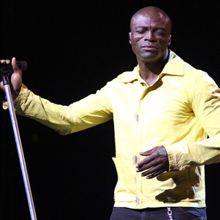 Seal in Seal Performs Live
