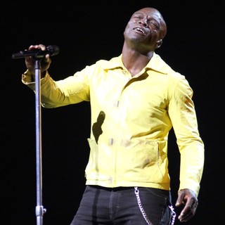 Seal in Seal Performs Live