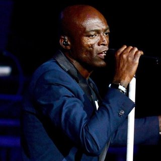 Seal-Seal Performs Onstage at Hard Rock Live!