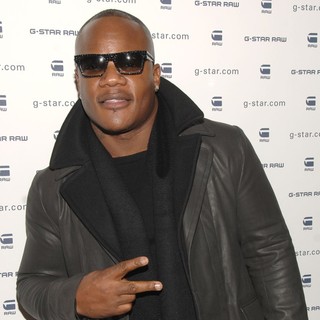 Sean Garrett in Mercedez-Benz IMG New York Fashion Week Fall 2010 - G-Star Raw - Backstage Arrivals - sean-garrett-mercedez-benz-img-new-york-fashion-week-fall-2010-01