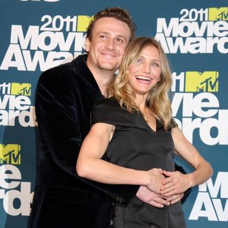 Jason Segel, Cameron Diaz in 2011 MTV Movie Awards - Press Room