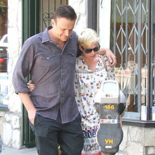 Jason Segel, Michelle Williams in Jason Segel and Michelle Williams Are Seen Leaving Little Dom's in Los Feliz