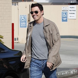 Seth MacFarlane in Seth MacFarlane Leaves A Cafe After Having Lunch