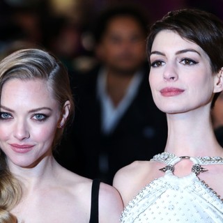 Amanda Seyfried, Anne Hathaway in Les Miserables World Premiere - Arrivals