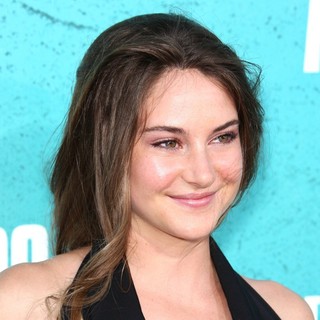 Shailene Woodley in 2012 MTV Movie Awards - Arrivals