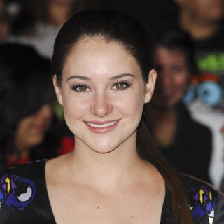 Shailene Woodley in Los Angeles Premiere of The Hunger Games - Arrivals