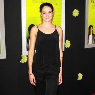 Shailene Woodley in The Los Angeles Premiere of The Perks of Being a Wallflower - Arrivals