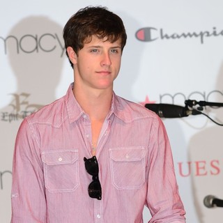 Shane Harper Performing at Macy's Annual Summer Blowout Show - shane-harper-performing-at-macy-s-annual-summer-blowout-show-02
