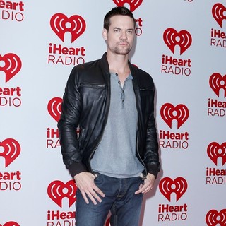 Shane West in 2012 iHeartRadio Music Festival - Day 2 - Arrivals - shane-west-2012-iheartradio-music-festival-day-2-03