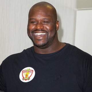 Shaquille O'Neal in Century 21 Department Store Is Partnering with Super Sprowtz and Food Bank for New York City