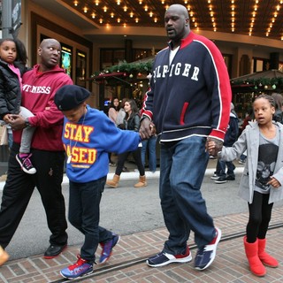 Shaquille O'Neal in Shaquille O'Neal and His Family Visit Santa