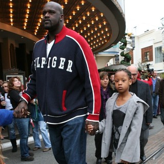 Shaquille O'Neal in Shaquille O'Neal and His Family Visit Santa