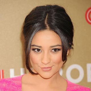 Shay Mitchell in 2011 CNN Heroes: An All-Star Tribute